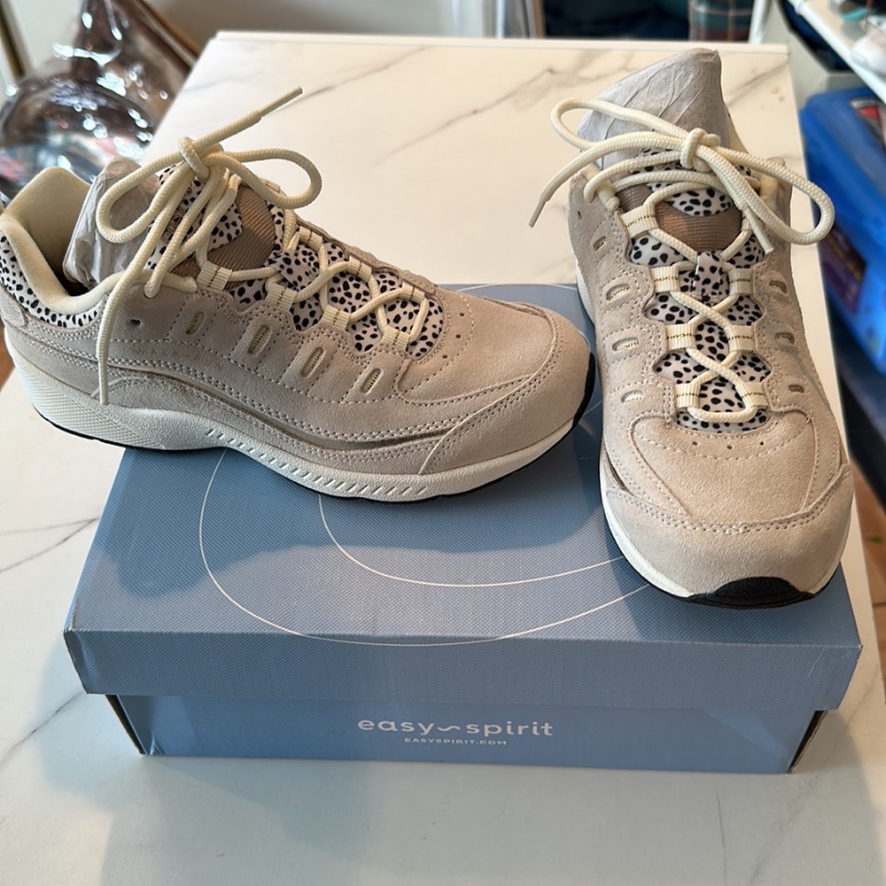 NWT Easy Spirit Romy walking shoe, size 7. - Picture 4 of 6